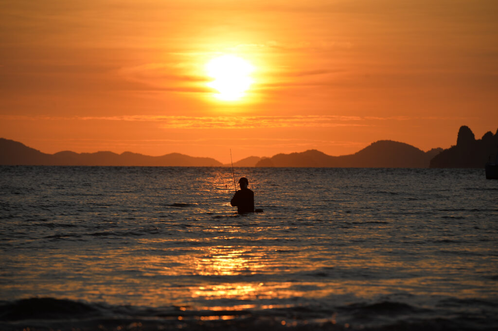 Tour package 3 days 2 nights, see Krabi city + Hong Island. Watch the sunset